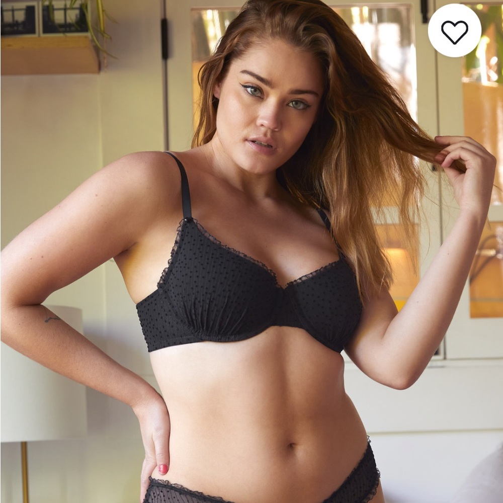 Black caviar savage x fenty bra